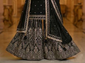 elegant georgette sleeveless gown with crepe inner 4