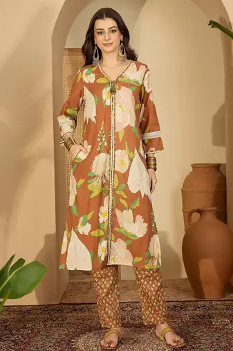 Stylish v-neck printed kurta set