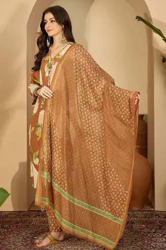 Stylish v-neck printed kurta set