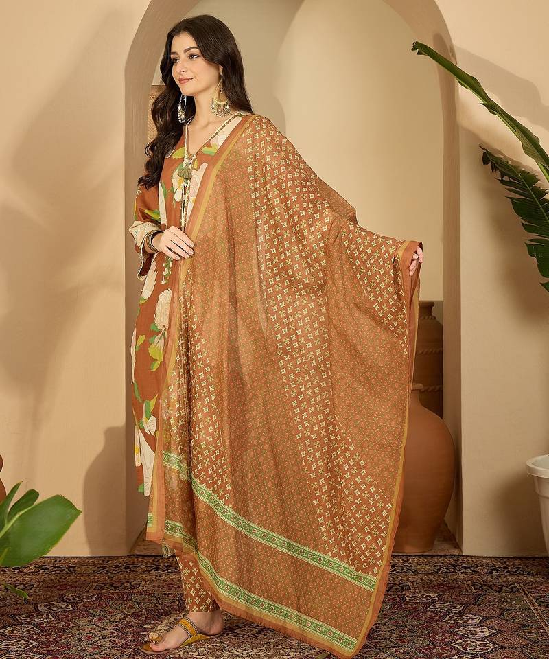 Stylish v-neck printed kurta set