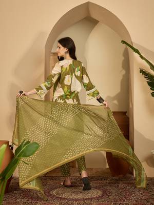 Stylish v-neck printed kurta set 3