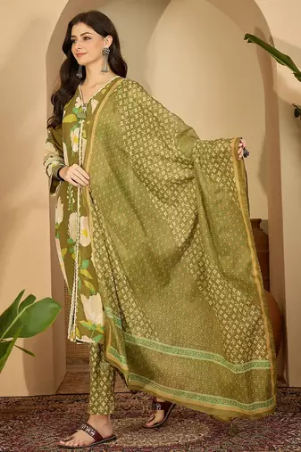 Stylish v-neck printed kurta set