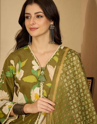 Stylish v-neck printed kurta set 5