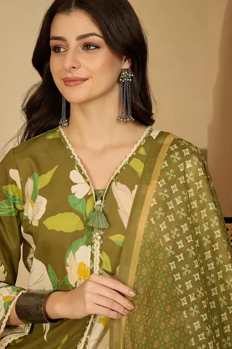 Stylish v-neck printed kurta set