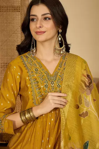 Embroidery kurta set