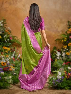 Green weaving paper silk blend saree with matching paper silk blend blouse 2