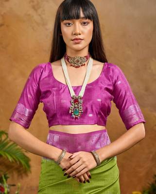 Green weaving paper silk blend saree with matching paper silk blend blouse 4