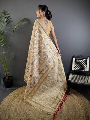 intricate floral & woven motifes cream  soft silk blend banarasi saree 2