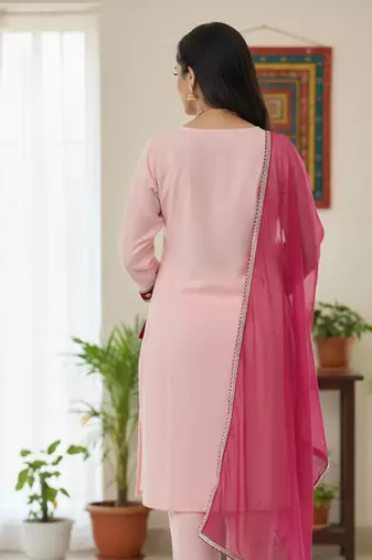 pink cotton woemsn kurta set with embroidered work