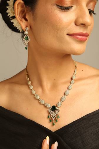 Emerald leaf motif festoon necklace