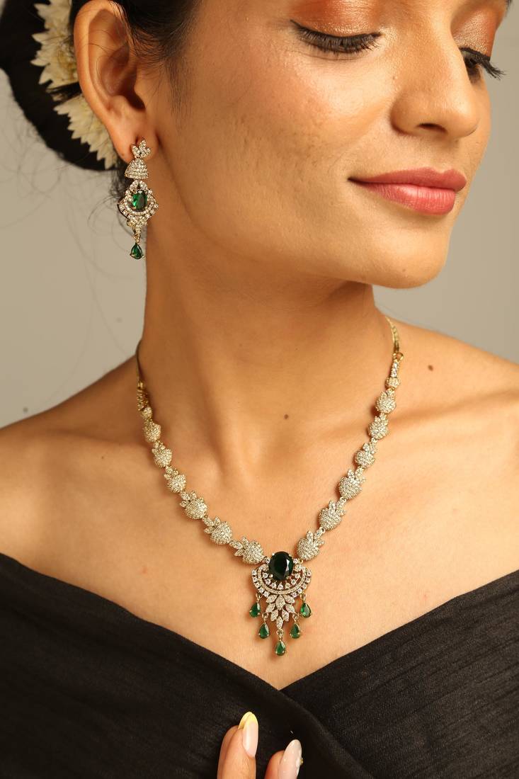Emerald leaf motif festoon necklace