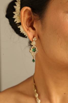Emerald leaf motif festoon necklace 2
