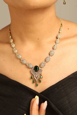 Emerald leaf motif festoon necklace 4