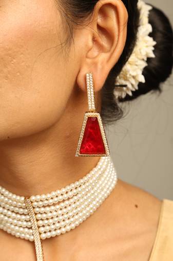 Geometric red statement choker