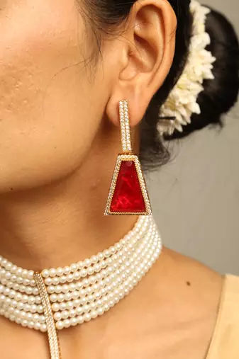 Geometric red statement choker