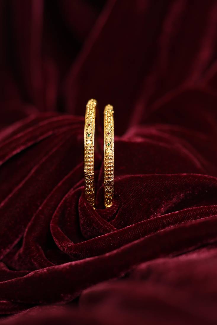 Hammered gold daily wear bangles