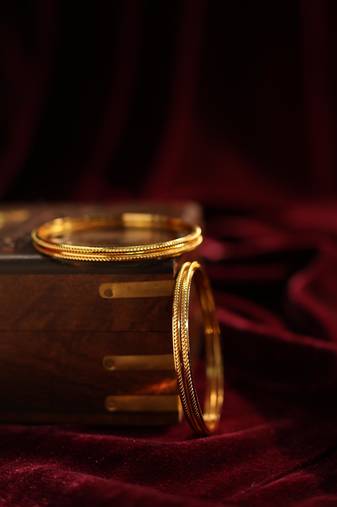 Ribbed high-polish gold bangles