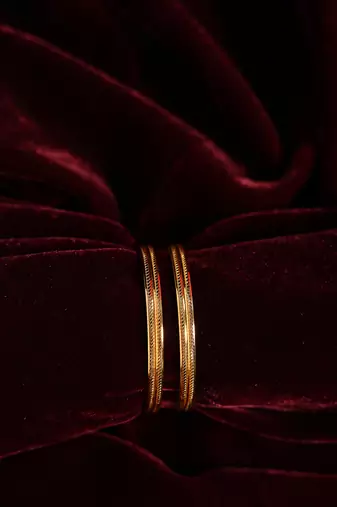 Ribbed high-polish gold bangles