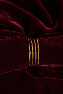 Ribbed high-polish gold bangles 4