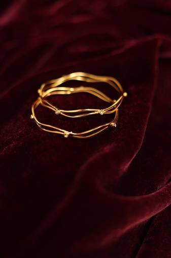 Minimalist wave diamond bangle