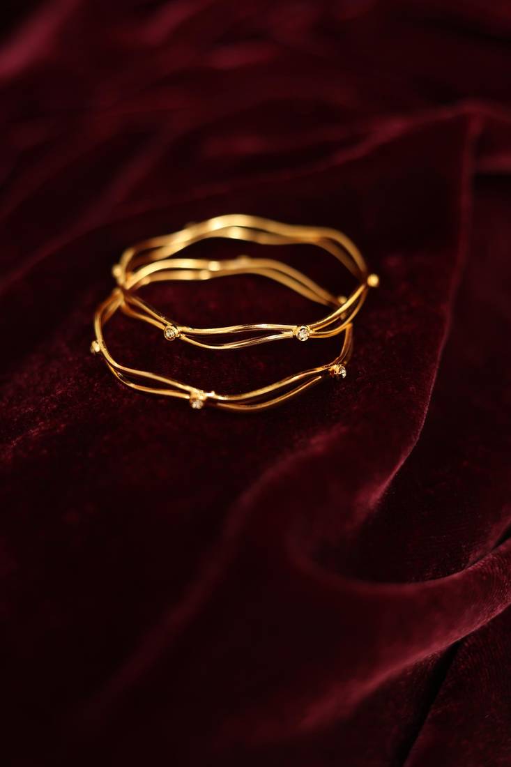 Minimalist wave diamond bangle