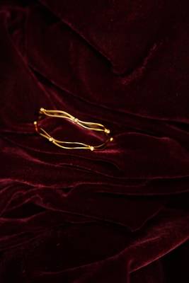 Minimalist wave diamond bangle 2