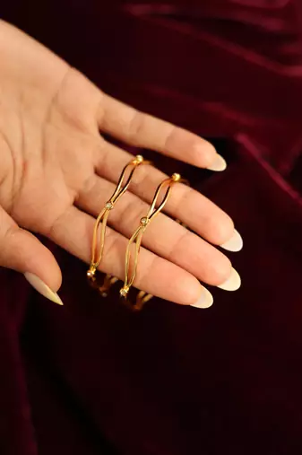 Minimalist wave diamond bangle