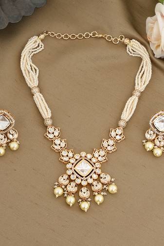 Gold plated kundan necklace set