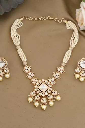 Gold plated kundan necklace set