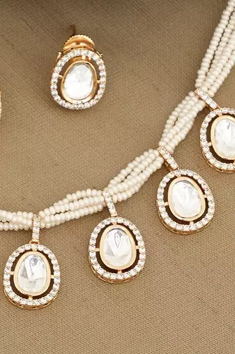 Gold plated kundan necklace set