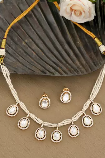 Gold plated kundan necklace set