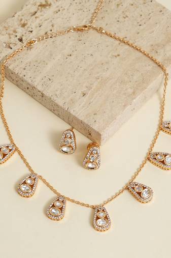 Gold plated kundan necklace set