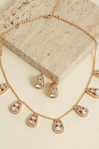 Gold plated kundan necklace set