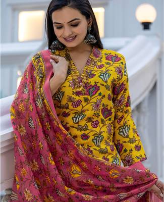 women   s yellow rayon printed kurta set 3