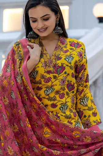 women   s yellow rayon printed kurta set