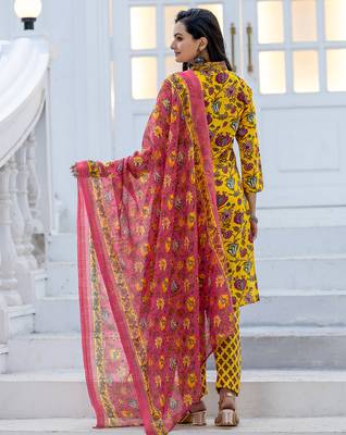 women   s yellow rayon printed kurta set 4