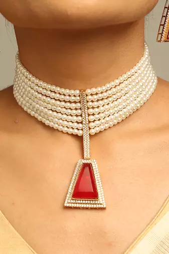 Geometric red statement choker