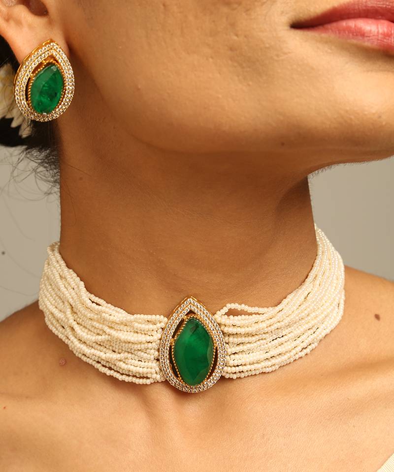 Teardrop emerald pearl galabandh