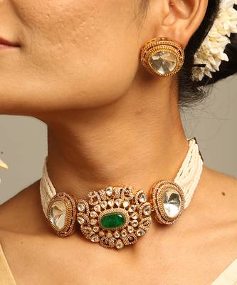 Emerald & kundan pearl choker 1