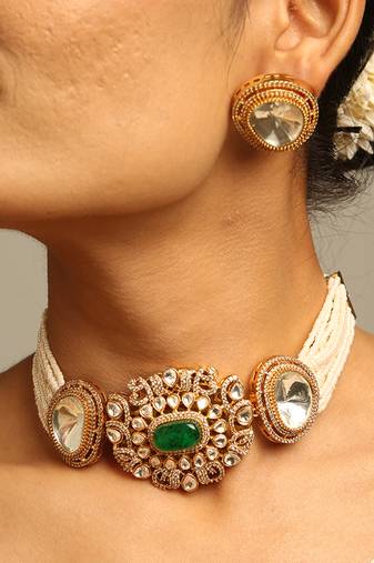 Emerald & kundan pearl choker
