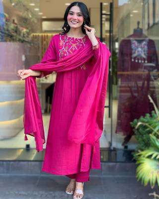 pink embroidered chanderi straight kurta set with chinon dupatta 3