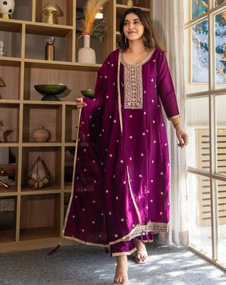 Purple women kurta pant dupatta set 1