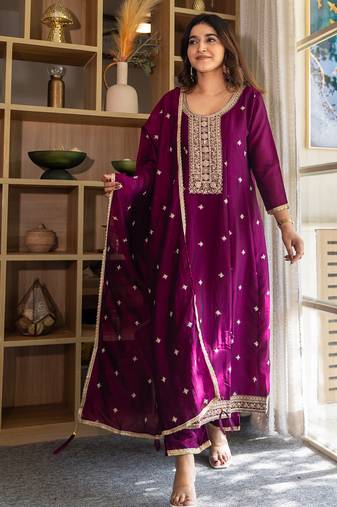 Purple women kurta pant dupatta set