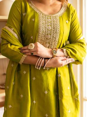 Yellow women kurta pant dupatta set 4