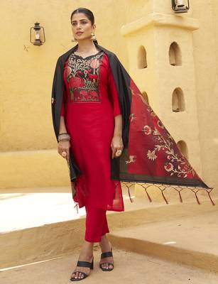 Red women kurta pant dupatta set 1