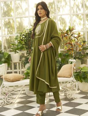 Green women kurta pant dupatta set 1