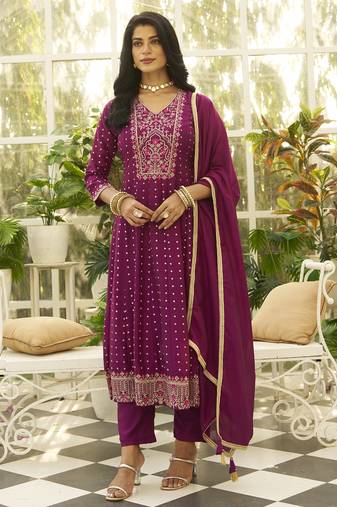 Purple women kurta pant dupatta set