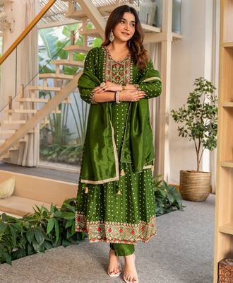 Green women kurta pant dupatta set 4