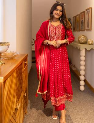 Red women kurta pant dupatta set 1