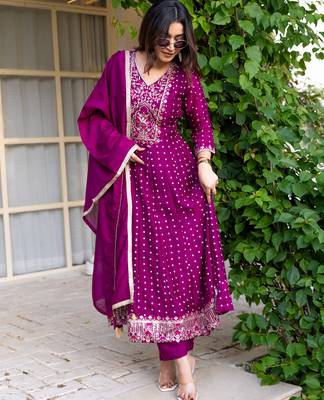 Purple women kurta pant dupatta set 1